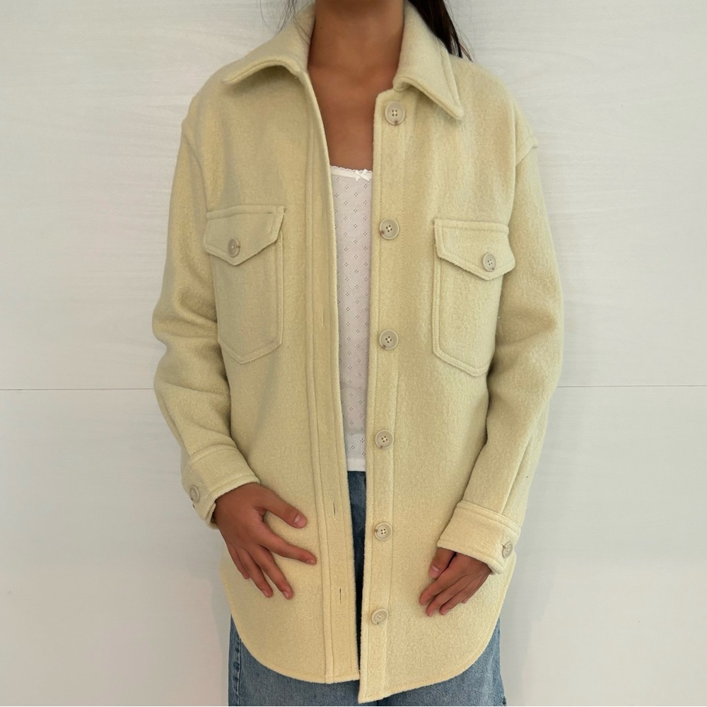 *NEW* Aritzia Wilfred Butter Yellow Button Up Shirt Jacket